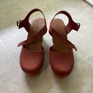 Clog wedges